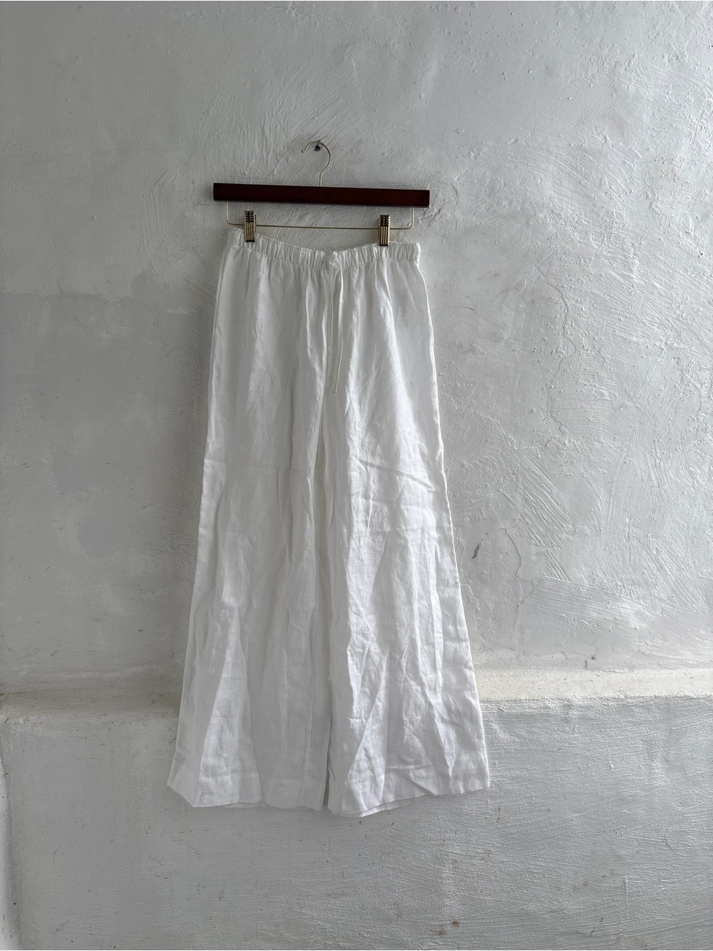 NWT Aritzia 100% linen wide legged pants